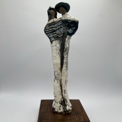 Statua Coppia che si Abbraccia