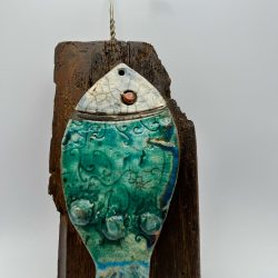 Pesce appeso all' amo